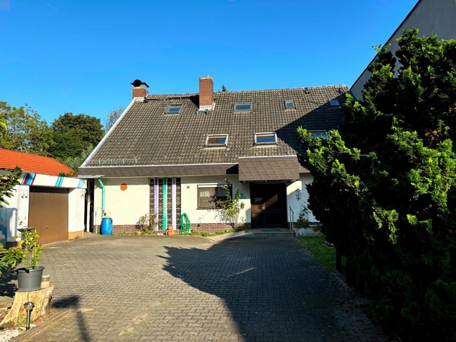 Hausansicht Eingangsseite Zweifamilienhaus M�hltal/Nieder-Ramstadt