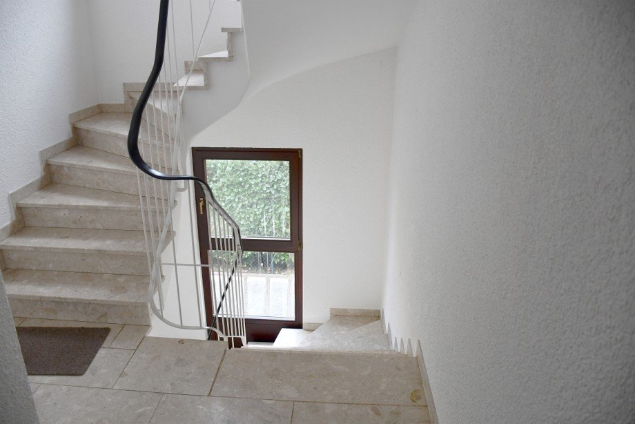 helles Treppenhaus Maisonettewohnung Pfungstadt