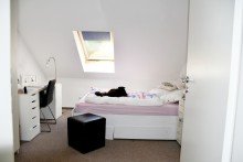 Wohnung DG: Schlafzimmer **VERKAUFT** Attraktive Kapitalanlage � freistehendes modernes Zweifamilienhaus