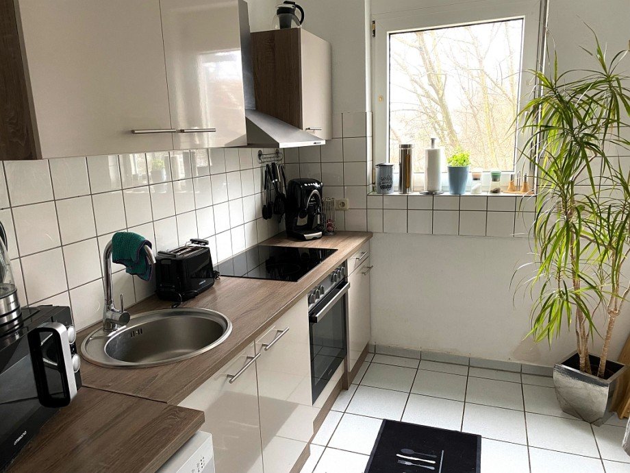 K�chenzeile kann �bernommen werden Etagenwohnung Ro�dorf
