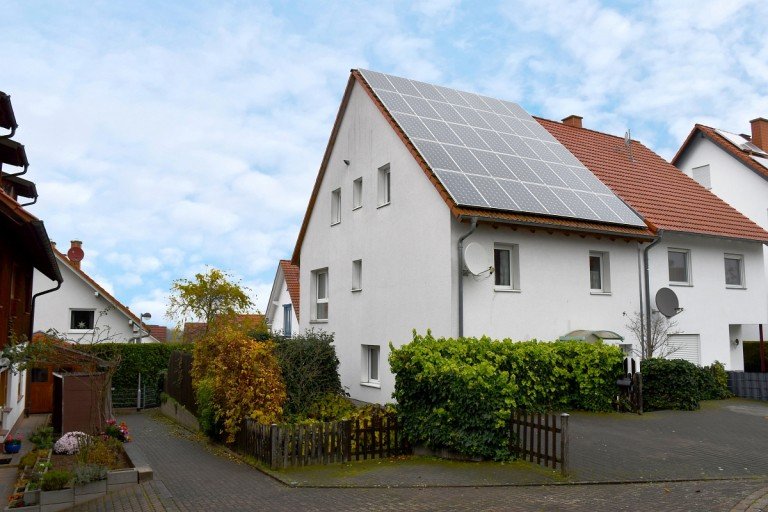 attraktive Doppelhaush�lfte Reinheim Doppelhaush�lfte **VERKAUFT** Ihr Beitrag zur Energiewende � Passivhaus mit Photovoltaikanlage