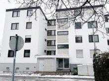 Hausansicht **VERMIETET** Attraktive 3-Zimmer-Wohnung mit Sonnenloggia und Pkw-Stellplatz