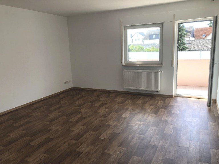 ger�umiges Wohnzimmer Pfungstadt-Eschollbr�cken Etagenwohnung **VERMIETET** Schicke 3-Zimmer-Wohnung mit Einbauk�che und Pkw-Stellplatz
