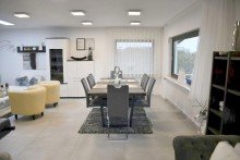 stilvoller Essbereich **VERKAUFT** Massiv gebauter Walmdachbungalow in herrlicher Odenwaldlage