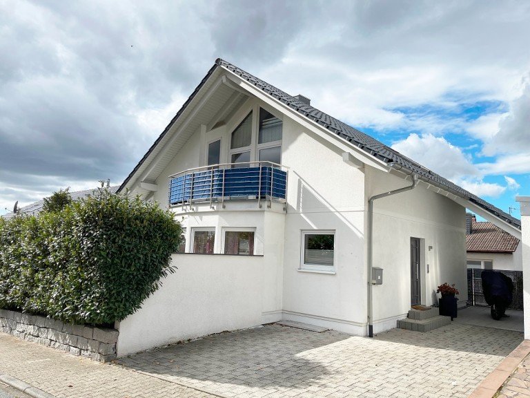reizvolles Einfamilienhaus Bickenbach Einfamilienhaus **VERKAUFT** Reizvolles Einfamilienhaus mit Einliegerwohnung, Sauna, Carport uvm.