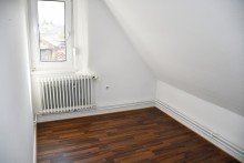 Zimmer Dachgeschoss **VERKAUFT** Ein- bis Zweifamilienhaus, ausbaubare Scheune, Nebengeb�ude, Baugrundst�ck...