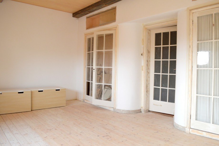 helles Zimmer mit Einbauten Haus M�hltal-Trautheim