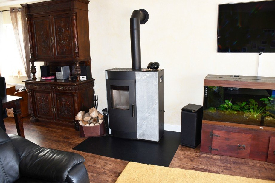.... mit Specksteinofen Reihenendhaus M�nster-Altheim