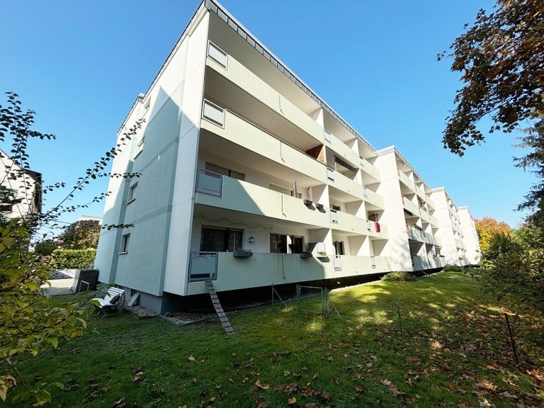 Hausansicht Gartenseite Seeheim-Jugenheim Etagenwohnung **VERMIETET** Gro�z�gige 4-Zimmer-Wohnung mit Balkon und Panoramablick in Seeheim