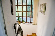 Treppe ins Untergeschoss **VERKAUFT** Massiv gebauter Walmdachbungalow in herrlicher Odenwaldlage