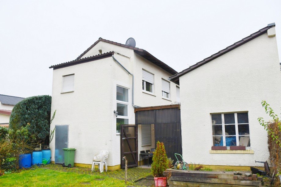 Hausansicht Gartenseite + Nebengeb�ude Einfamilienhaus Pfungstadt