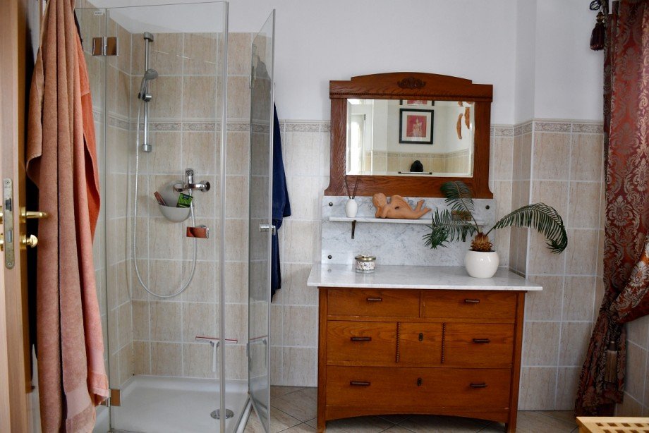 ... und Dusche Einfamilienhaus Fr�nkisch-Crumbach