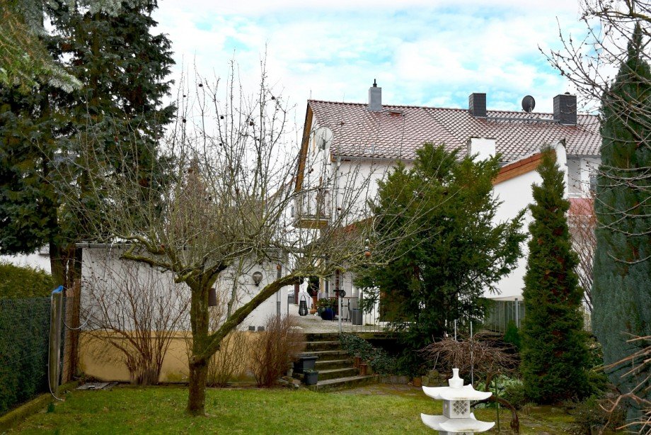 Hausansicht Gartenseite Doppelhaush�lfte Darmstadt-Wixhausen