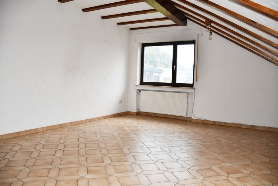 ger�umiges Wohnzimmer DG Einfamilienhaus Mossautal/Unter-Mossau