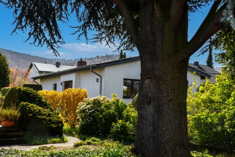 Hausansichrt Seeheim-Jugenheim Einfamilienhaus **VERKAUFT** Freistehendes Einfamilienhaus mit Gartenidylle in Seeheim-Jugenheim