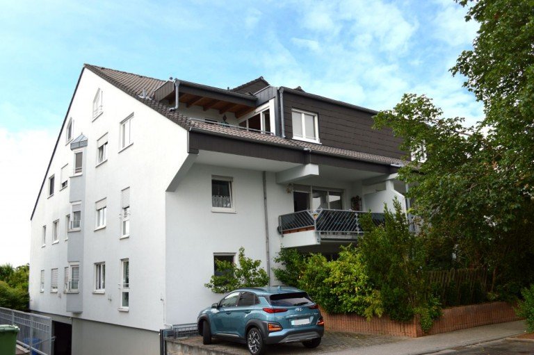 ansprechende Wohnung Ro�dorf Etagenwohnung **VERKAUFT** Ansprechende Wohnung mit Balkon, Gartennutzung und Pkw-Tiefgaragenstellplatz