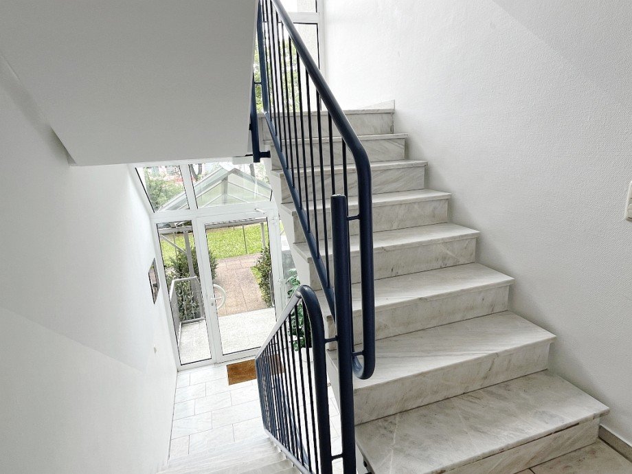 helles Treppenhaus Etagenwohnung Darmstadt