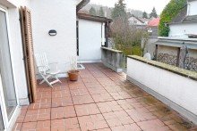 Sonnenterrasse mit Gartenzugang **VERKAUFT** Charmantes Einfamilienhaus mit Gartenparadies in Seeheim