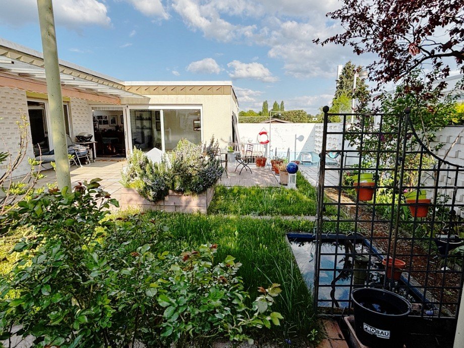 Garten mit idyllischem Biotop Bungalow Darmstadt-Arheilgen