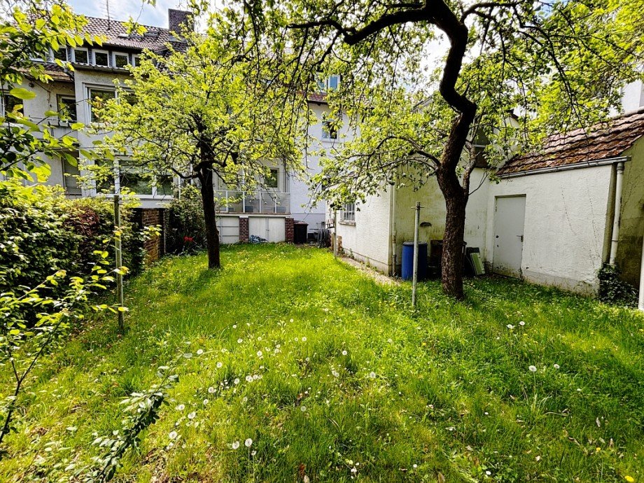 Hausansicht Gartenseite Dachgeschosswohnung Darmstadt