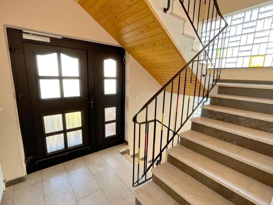 gepflegtes Treppenhaus Erdgeschosswohnung Trebur