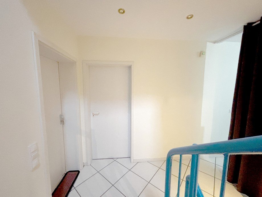 Treppenhaus / Wohnbereich links und rechts Etagenwohnung Modautal-Ernsthofen