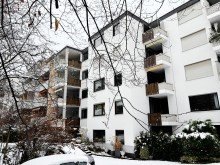 Hausansicht **VERMIETET** Attraktive 3-Zimmer-Wohnung mit Sonnenloggia und Pkw-Stellplatz