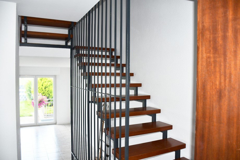 Treppe zum Obergeschoss Reihenendhaus Weiterstadt-Braunshardt