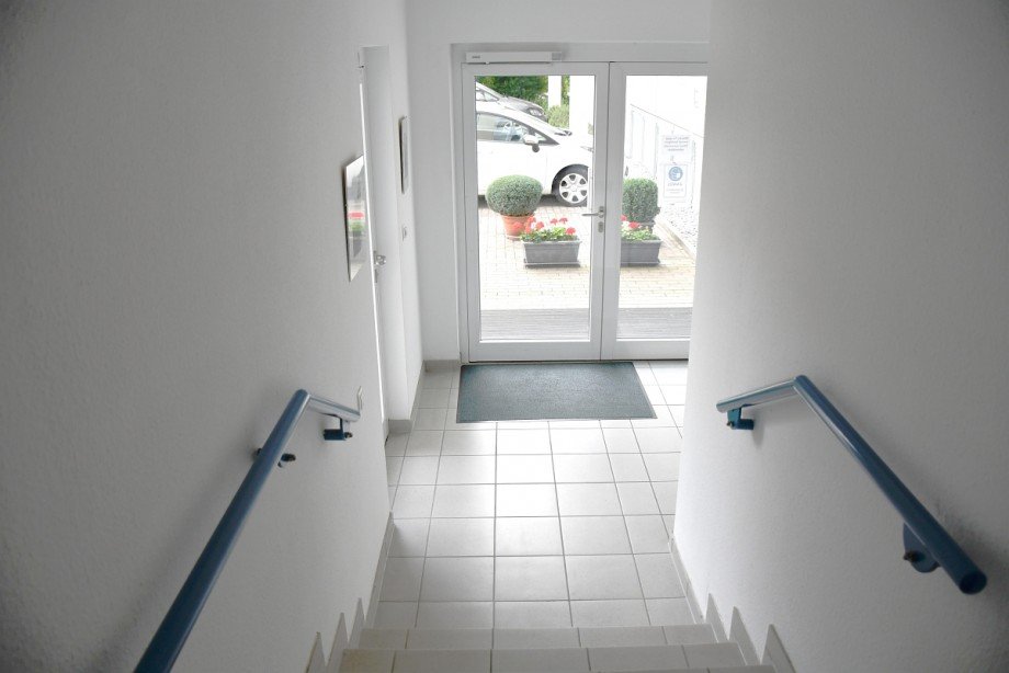 gepflegtes Treppenhaus Erdgeschosswohnung Zwingenberg
