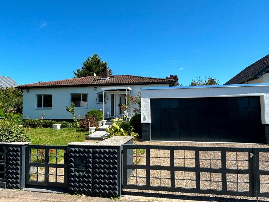 gro�e Doppelgarage Bungalow Messel