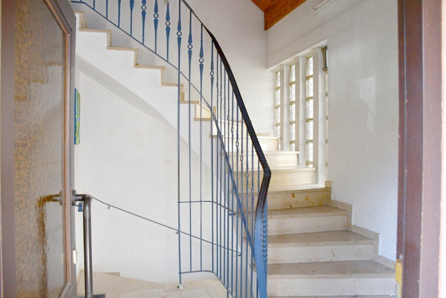 helles Treppenhaus Einfamilienhaus M�hltal/Nieder-Ramstadt