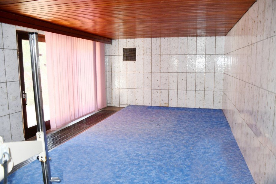 Schwimmbad im Erdgeschoss Einfamilienhaus M�hltal/Nieder-Ramstadt