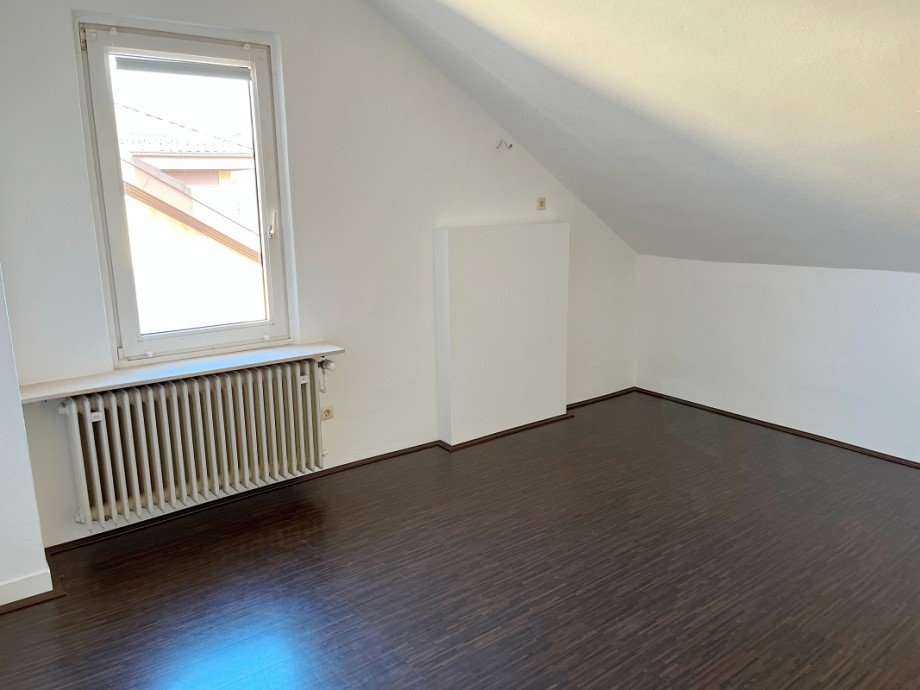 Zimmer links Dachgeschosswohnung Darmstadt