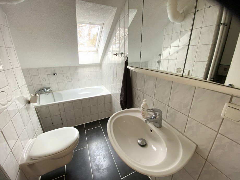 modernes Tageslichtbad Dachgeschosswohnung Darmstadt