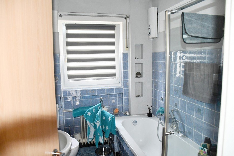 Wohnung Erdgeschoss: Tageslichtbad Mehrfamilienhaus Riedstadt-Crumstadt