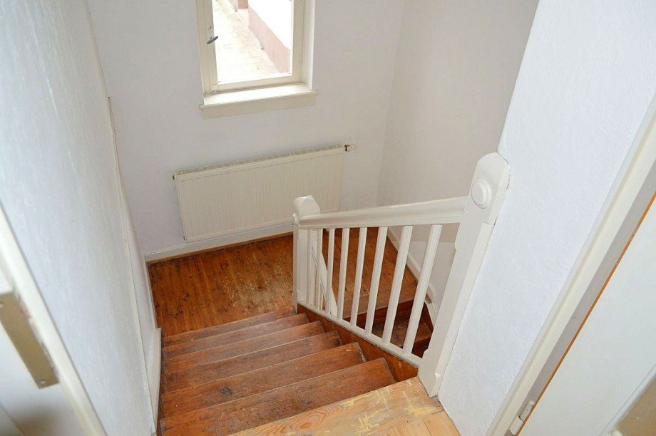stilvolle Treppe Zweifamilienhaus Gro�-Zimmern/Klein-Zimmern