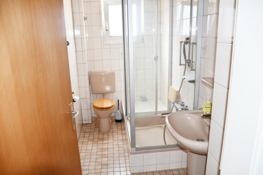 Tageslichtbad Erdgeschoss Zweifamilienhaus Lautertal-Lautern