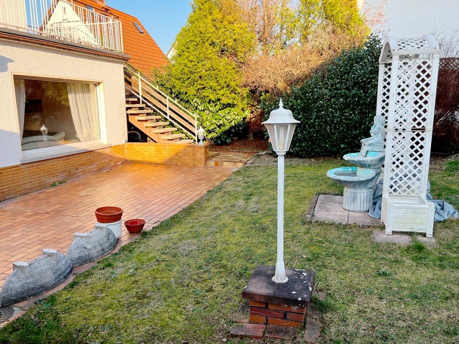 6 Terrasse und Garten Zweifamilienhaus Bickenbach