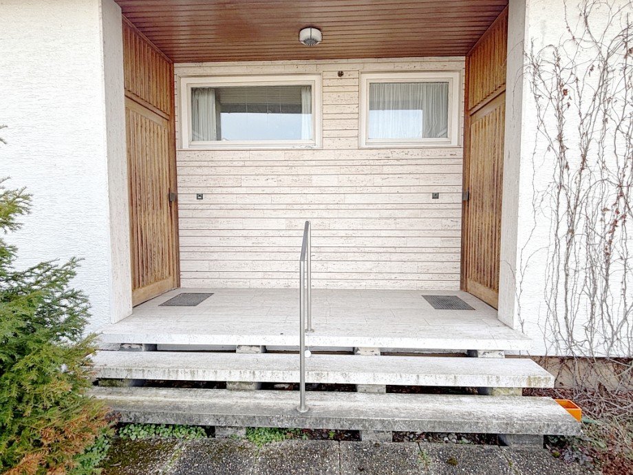 gro�z�giger Eingangsbereich Haus Darmstadt-Eberstadt