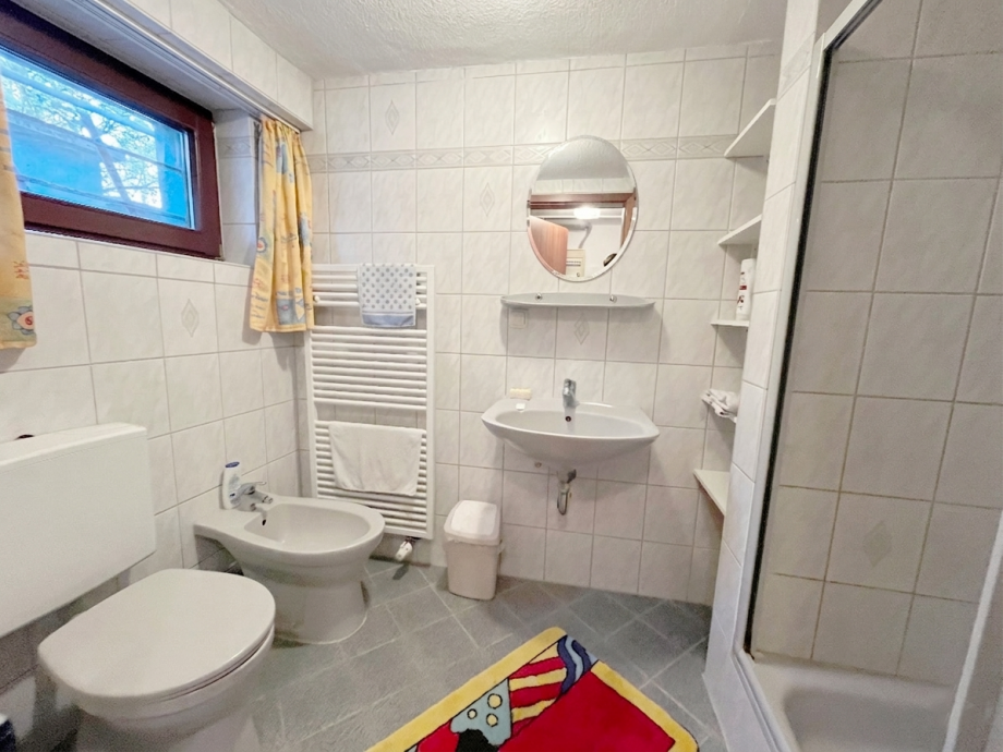 Untergeschoss:Tageslichtbad Einfamilienhaus Seeheim-Jugenheim