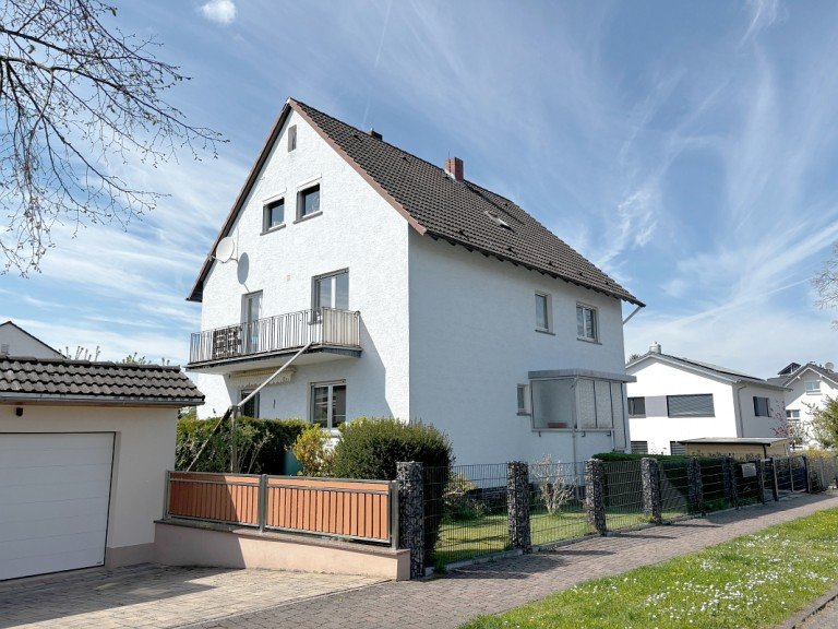 Hausansicht Messel Etagenwohnung Attraktive 3-Zimmer-Wohnung mit Sonnenbalkon und Gartennutzung in ruhiger Lage von Messel