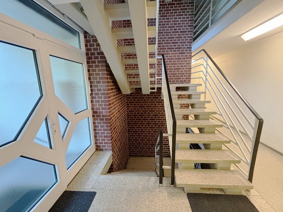 Treppenhaus Etagenwohnung Seeheim-Jugenheim