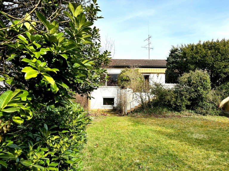 Hausansicht Gartenseite Darmstadt-Eberstadt Haus **VERKAUFT** Gro�z�giges Anwesen mit viel Potenzial, auf 1.000 m� wundersch�nem Grundst�ck