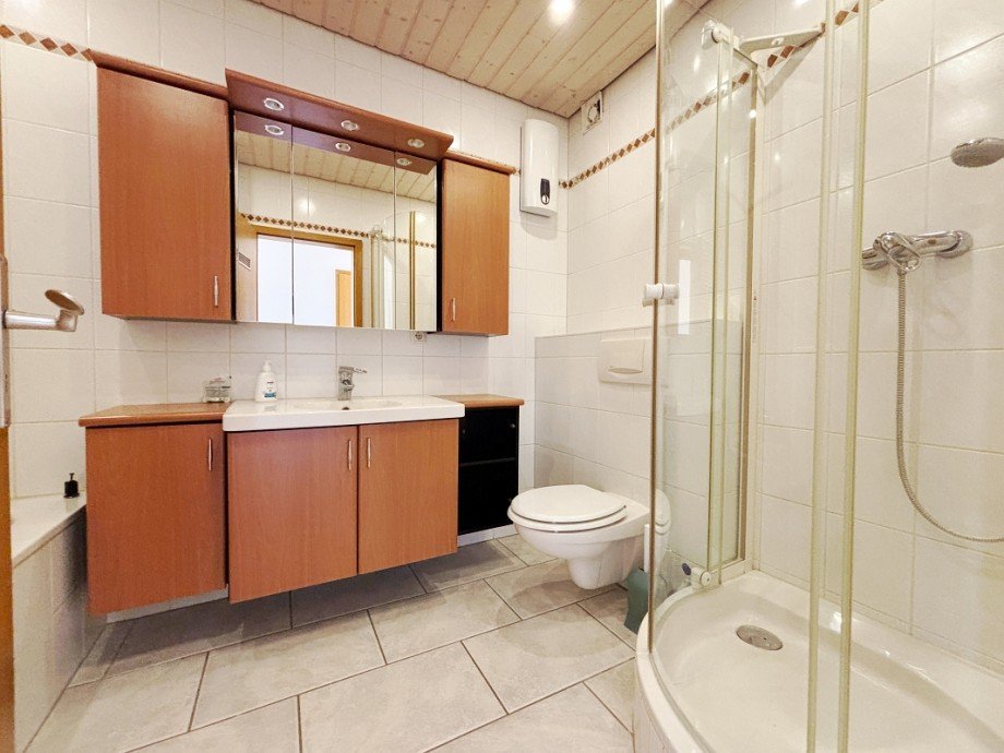 Bad mit Dusche.... Etagenwohnung Darmstadt