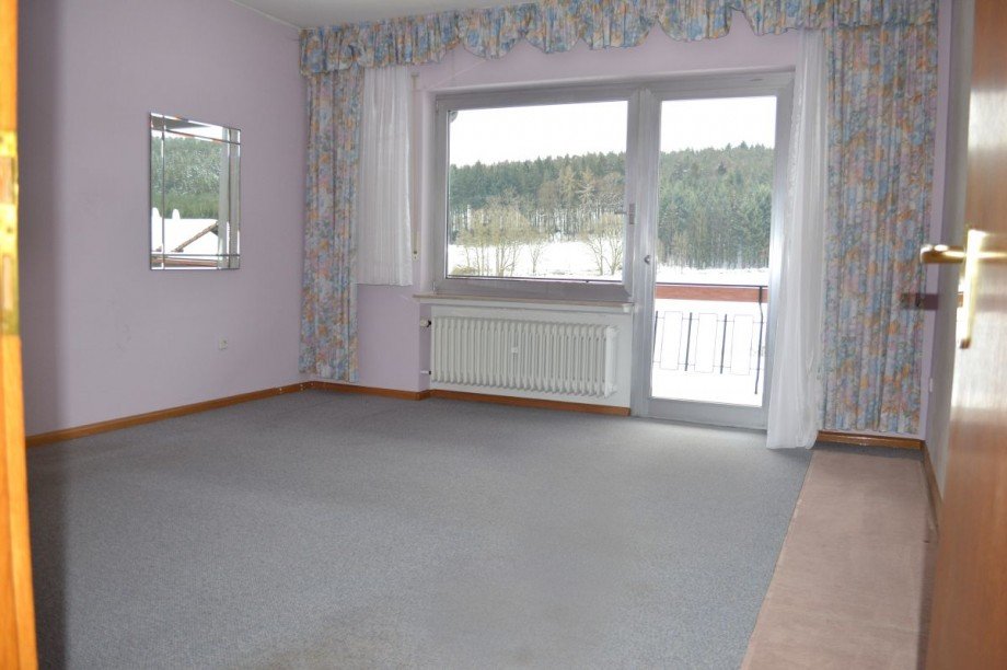 Schlafzimmer mit Balkonzugang Einfamilienhaus Mossautal