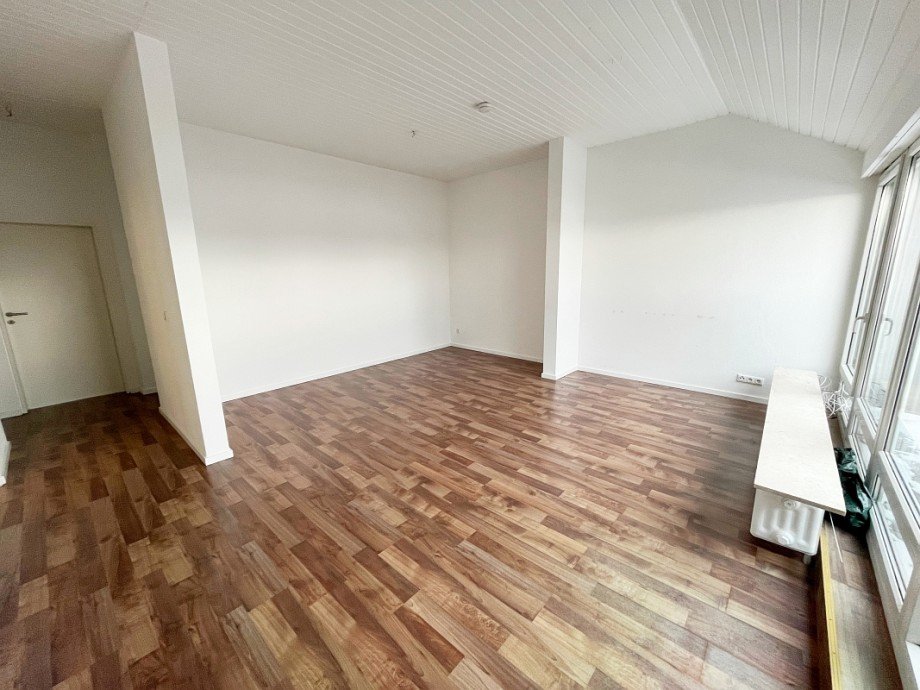 gro�z�giger Wohn-/Essbereich Dachgeschosswohnung Darmstadt