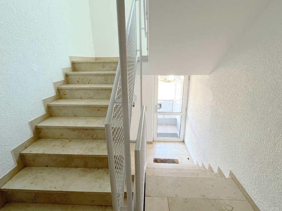gepflegtes Treppenhaus Erdgeschosswohnung Darmstadt-Wixhausen