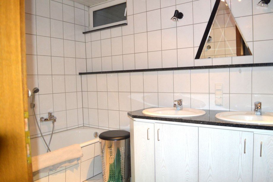 Tageslichtbad mit Wanne... Einfamilienhaus Mossautal