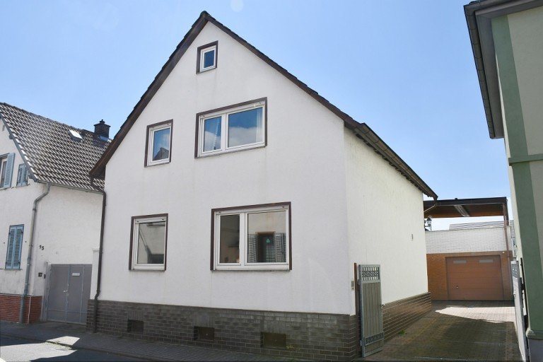 Hausansicht Pfungstadt Zweifamilienhaus **VERKAUFT** Gro�z�giges Ein- bis Zweifamilienhaus mit viel Potenzial in angenehmer Wohnlage
