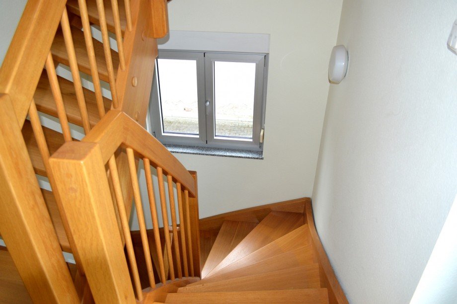 hochwertige Holztreppe Zweifamilienhaus Reinheim